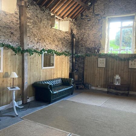 Penbedw Uchaf Estate - Rural Retreats, Tennis Mold Exterior photo