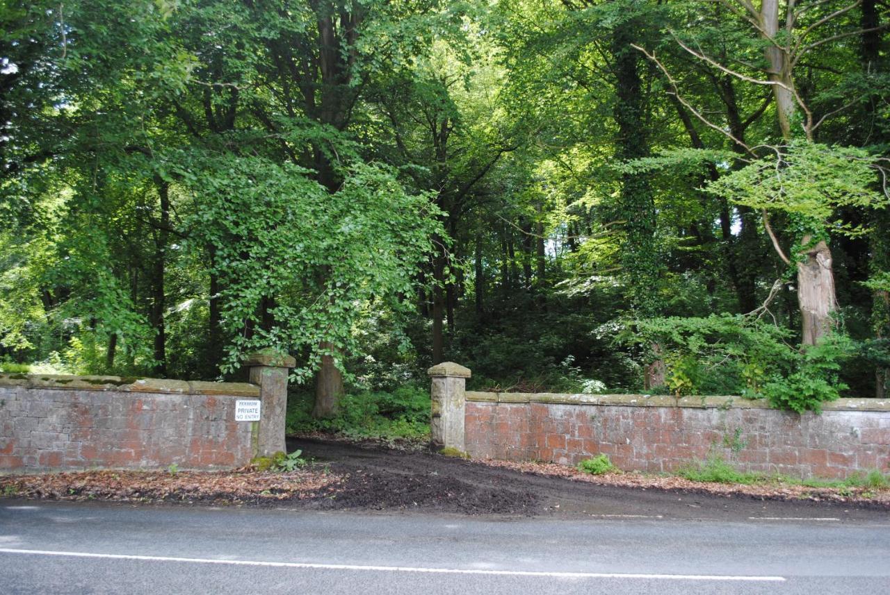 Penbedw Uchaf Estate - Rural Retreats, Tennis Mold Exterior photo