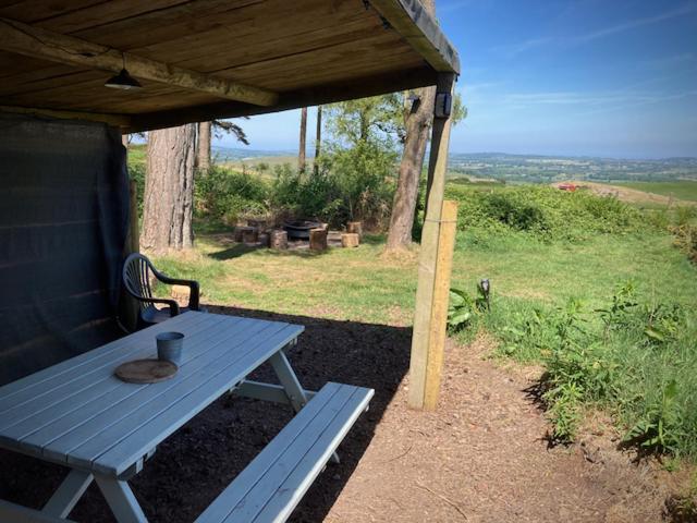 Penbedw Uchaf Estate - Rural Retreats, Tennis Mold Exterior photo